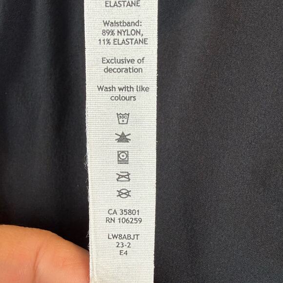 Lululemon Black Court Rival High Rise Skirt Skort Size 8 - Picture 11 of 11